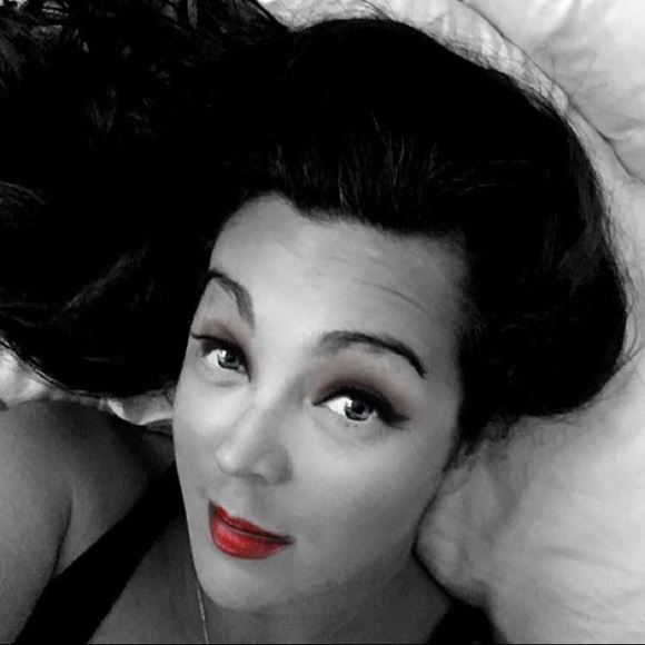 Meet your Posher, Christine - Picture 2 of 2